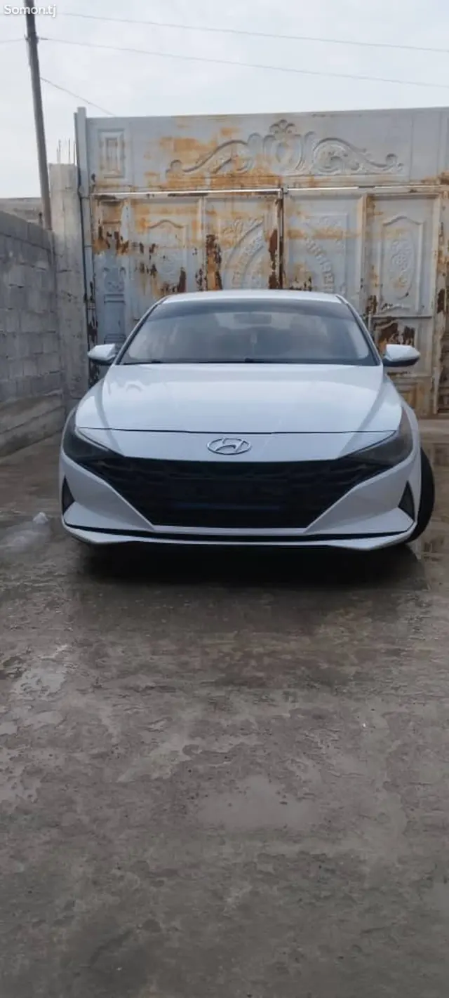 Hyundai Elantra 2022 · 1.6 AT