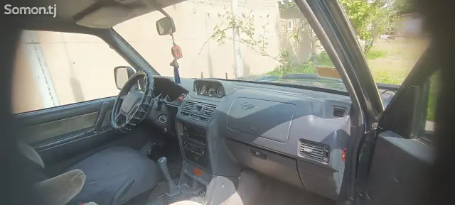 Mitsubishi Pajero 1996 · 2.7 MT