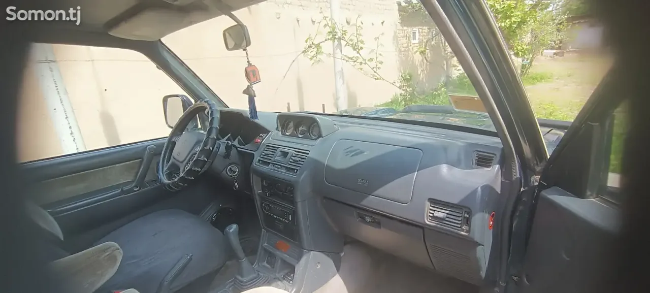Mitsubishi Pajero 1996 · 2.7 MT