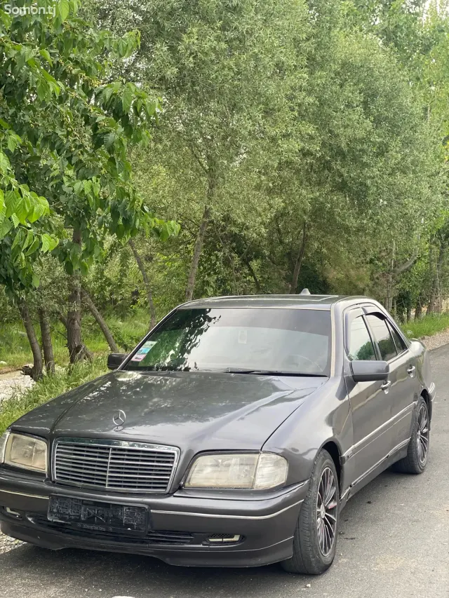Mercedes-Benz C class 1995 · 2.8 MT