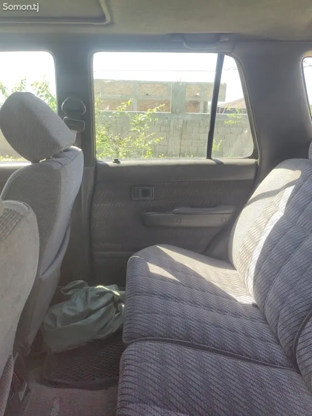 Toyota Hilux Surf 1992 · 2.5 MT