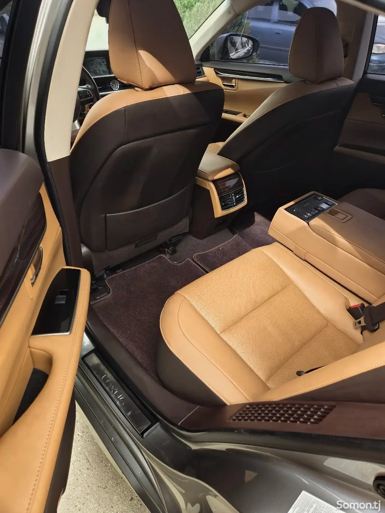 Lexus ES series 2016 · 2.5 AT