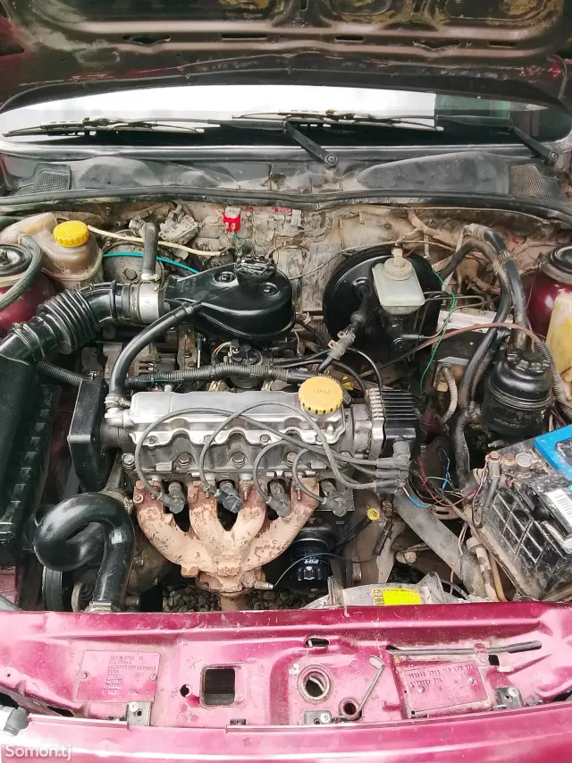 Opel Vectra B 1991 · 0.6 MT