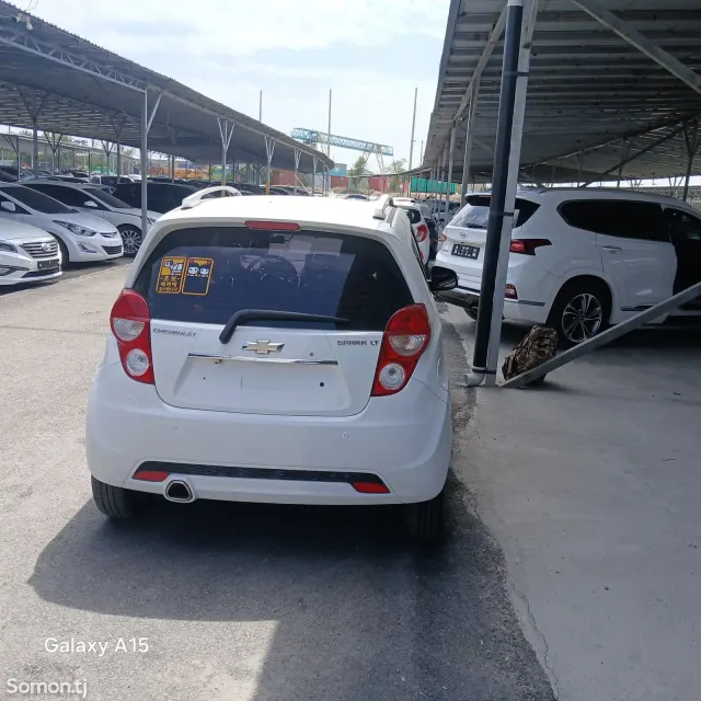 Chevrolet Spark 2015 · 1.0 AT