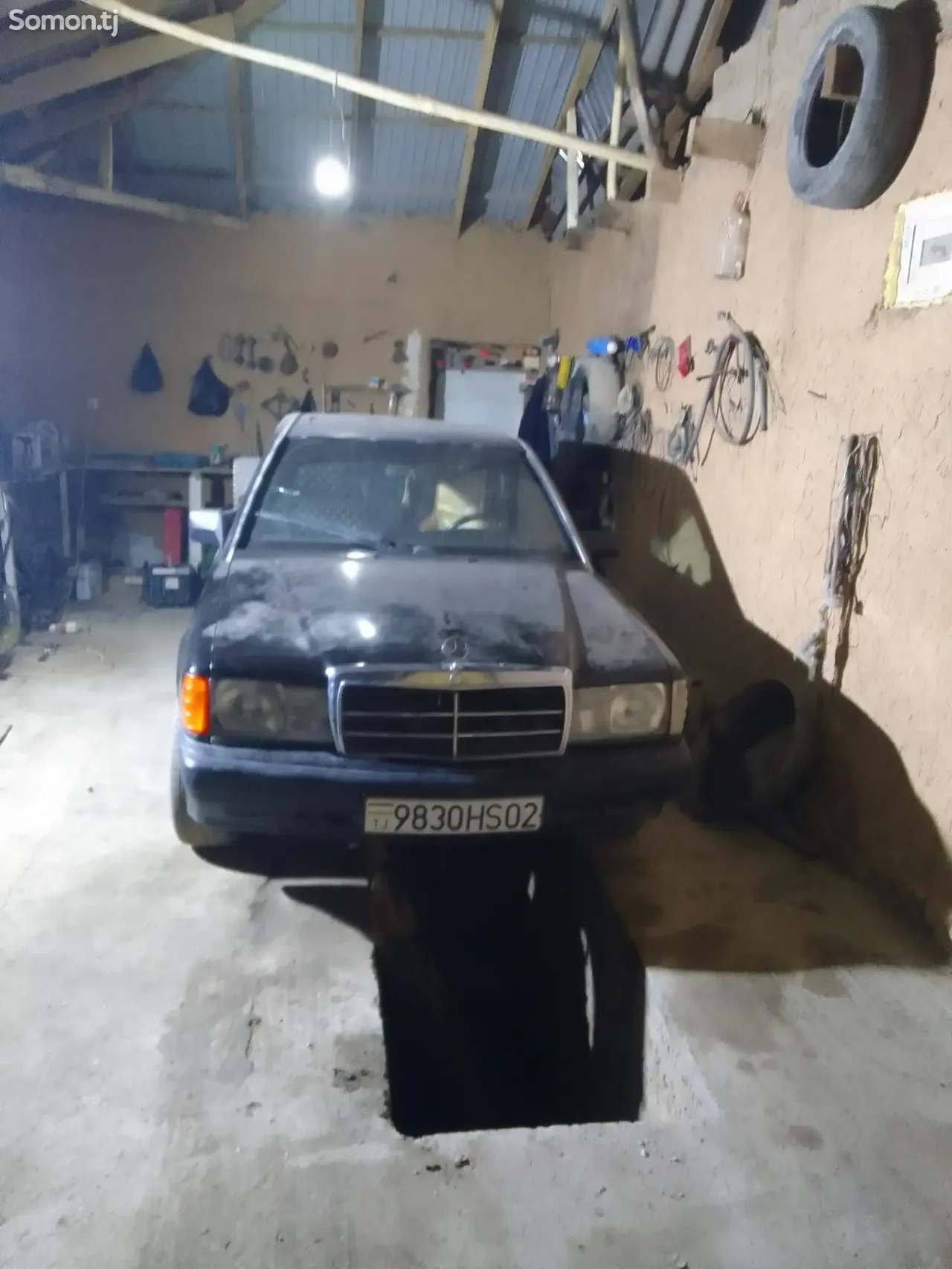 Mercedes-Benz W201 1990 · 2.0 MT
