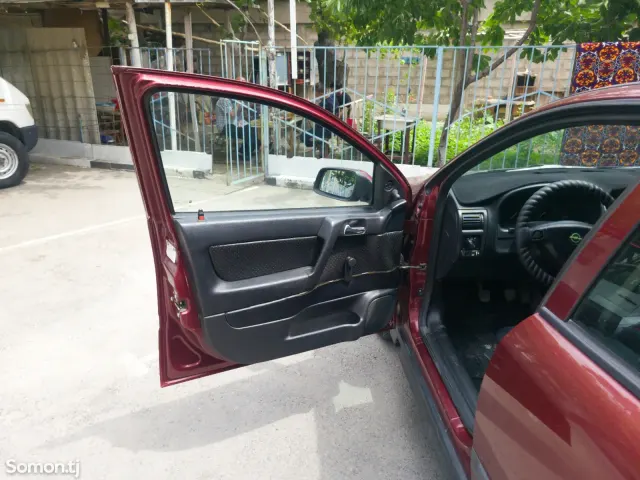 Opel Astra G 1998 · 1.6 MT
