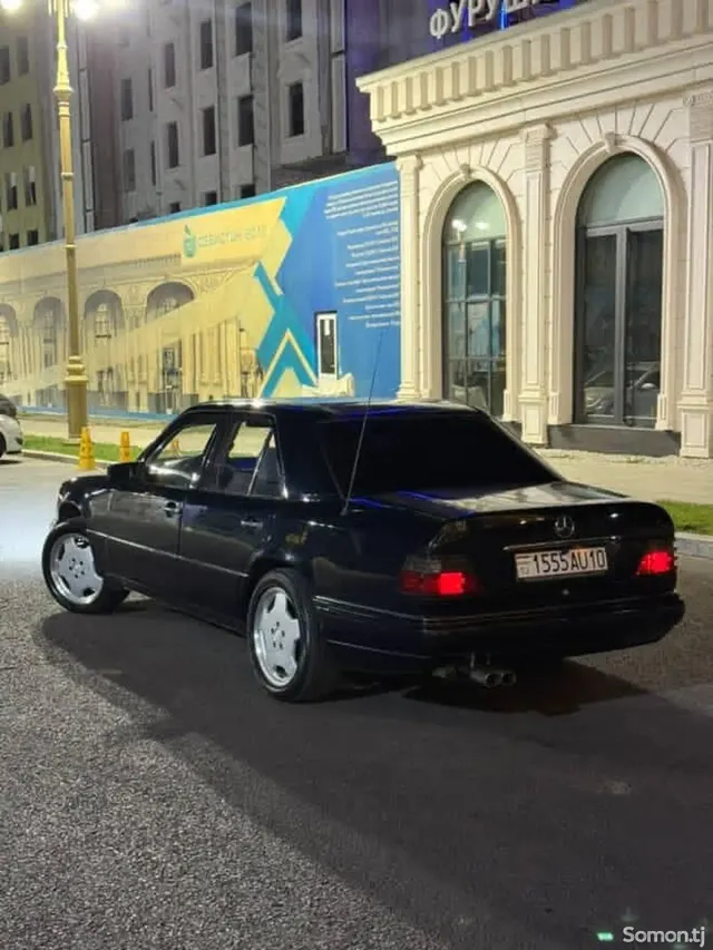 Mercedes-Benz W124 1994 · 2.0 MT