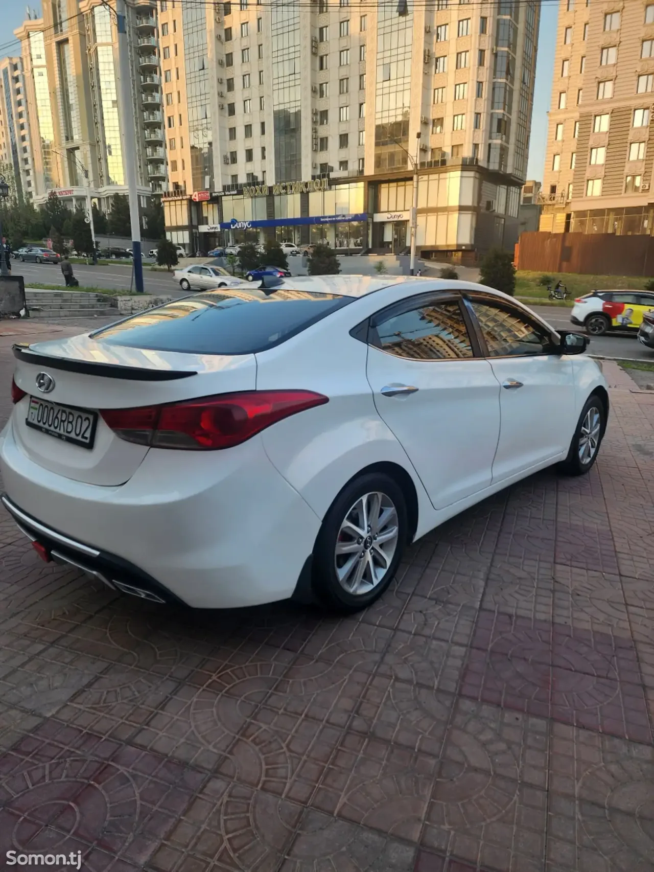 Hyundai Elantra 2012 · 1.6 AT