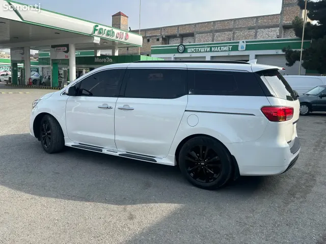 Kia Carnival 2015 · 2.2 AT