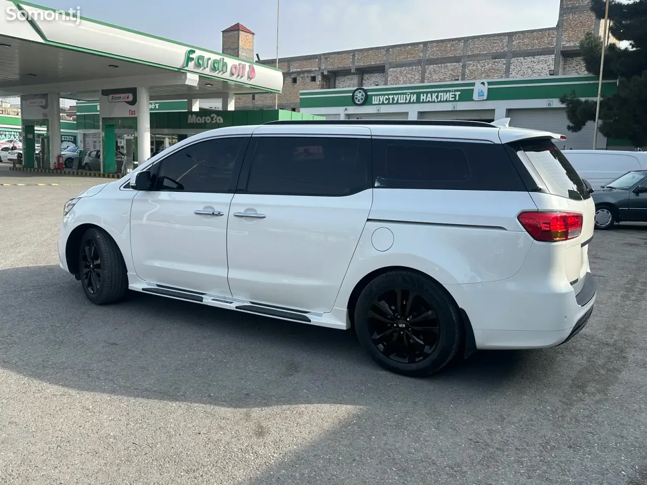 Kia Carnival 2015 · 2.2 AT