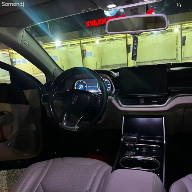 Hongqi E-HS3 2019 · AT