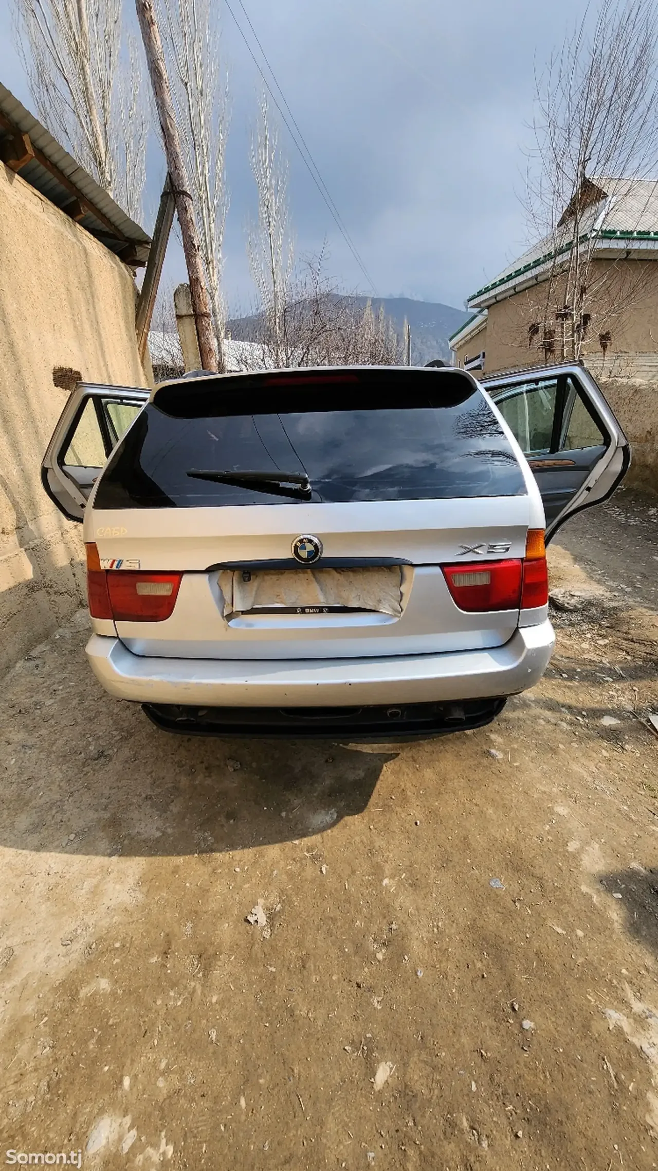 BMW X5 2002 · AT