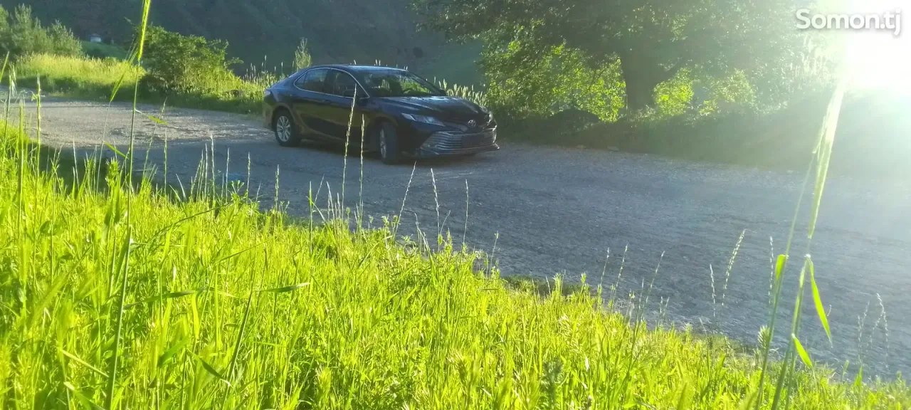 Toyota Camry 2018 · 2.0 AT