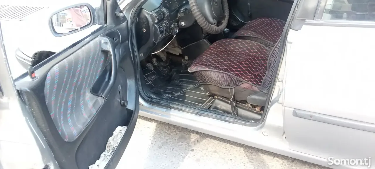 Opel Astra F 1996 · 1.6 MT