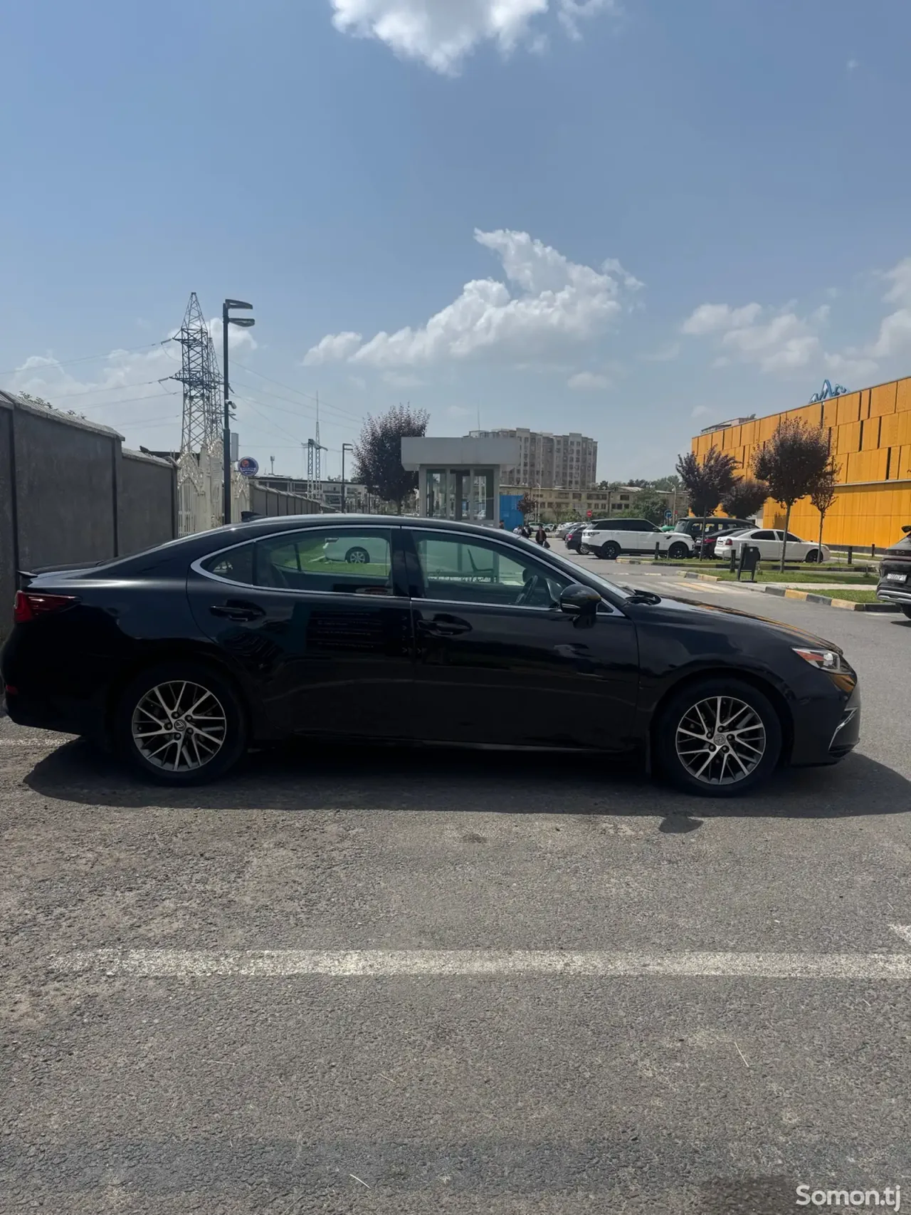 Lexus ES series 2016 · 3.5 AT