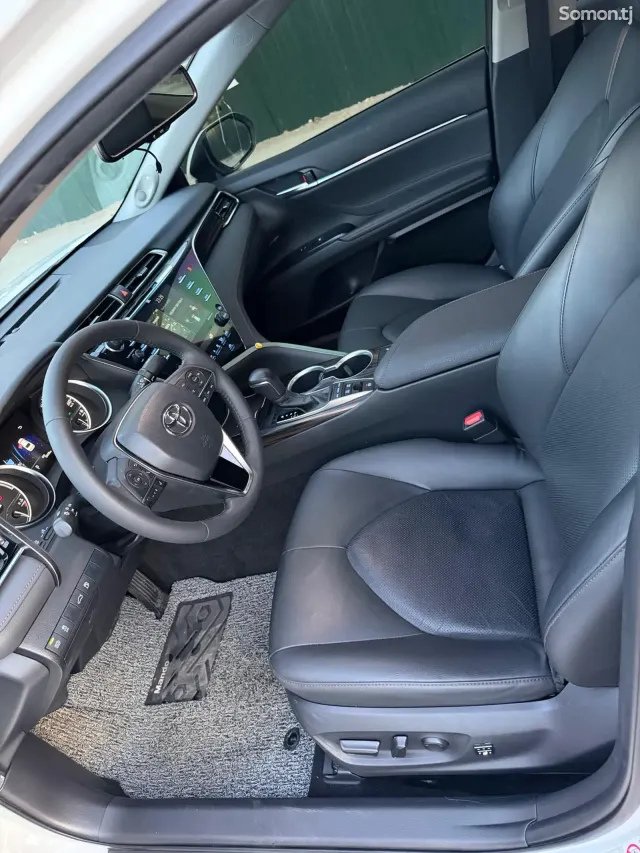 Toyota Camry 2018 · 2.5 AT