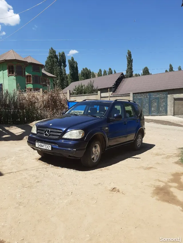 Mercedes-Benz ML class 2000 · 2.4 AT