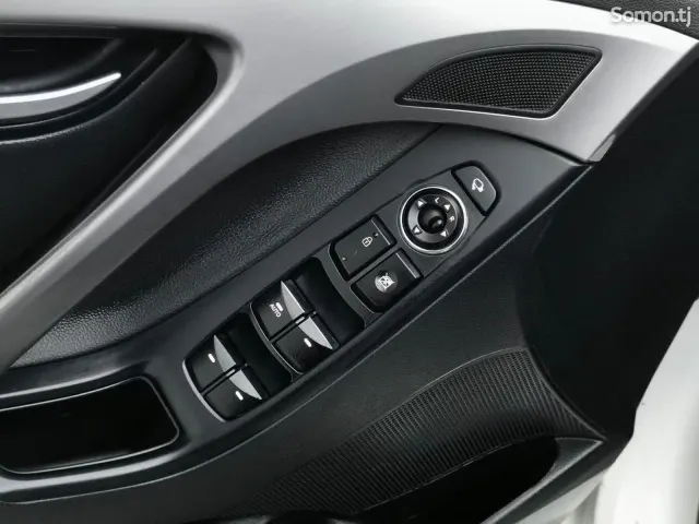 Hyundai Elantra 2015 · 1.6 AT