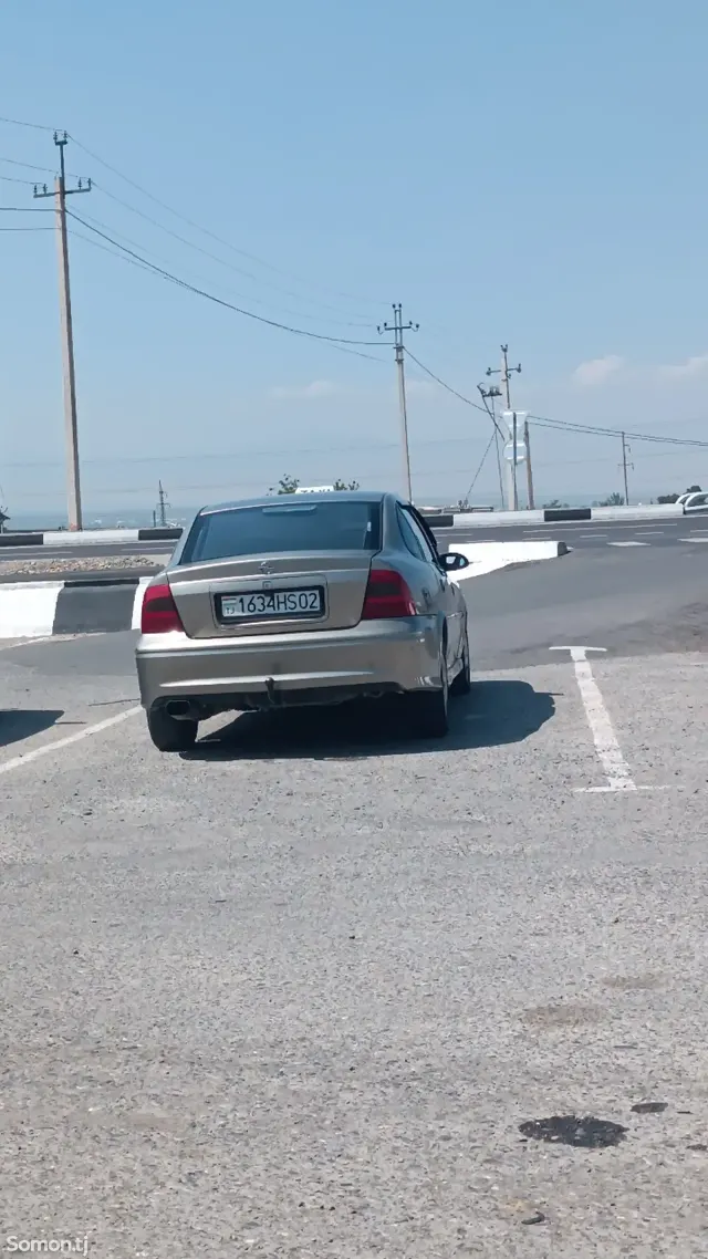 Opel Vectra B 1999 · 1.6 MT