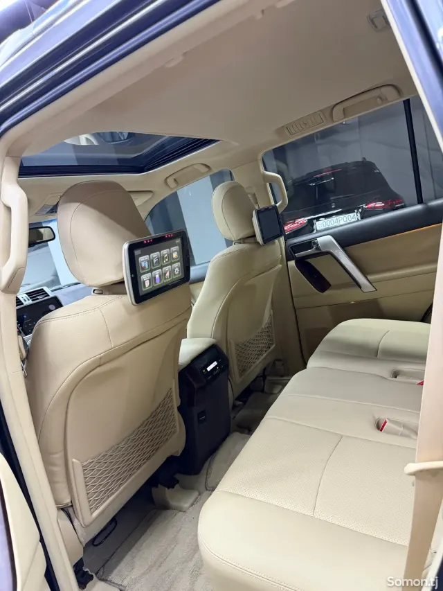 Toyota Land Cruiser Prado 2017 · 4.0 AT