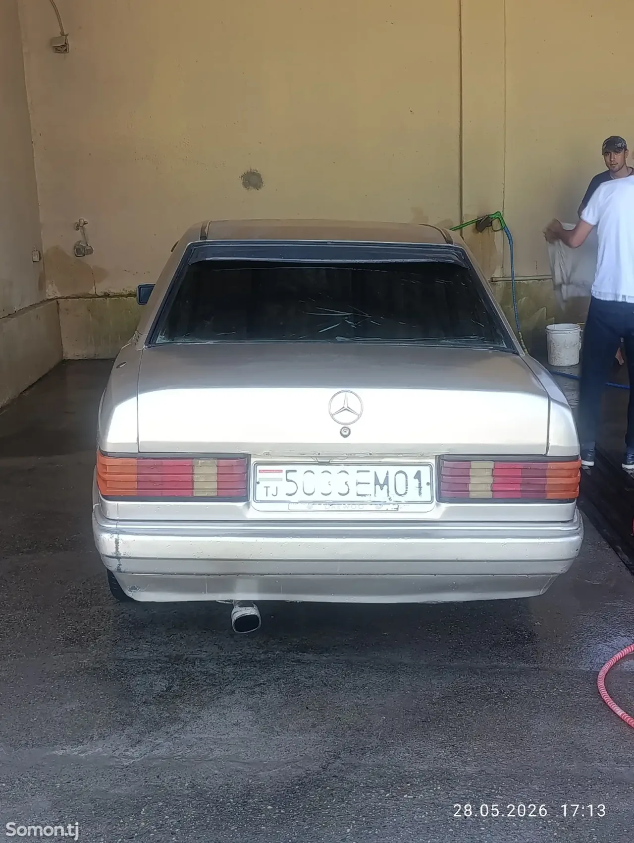 Mercedes-Benz W201 1990 · 1.8 MT