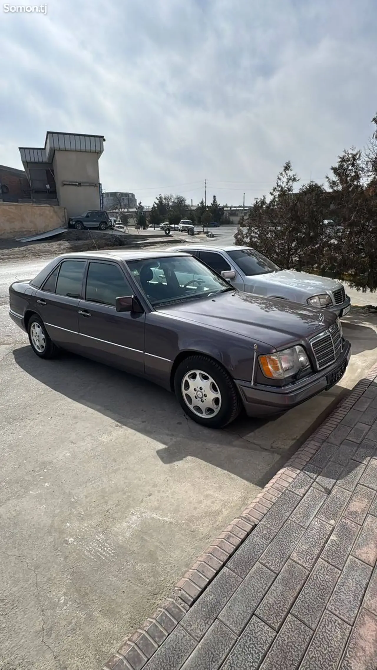 Mercedes-Benz W124 1994 · 2.0 AT