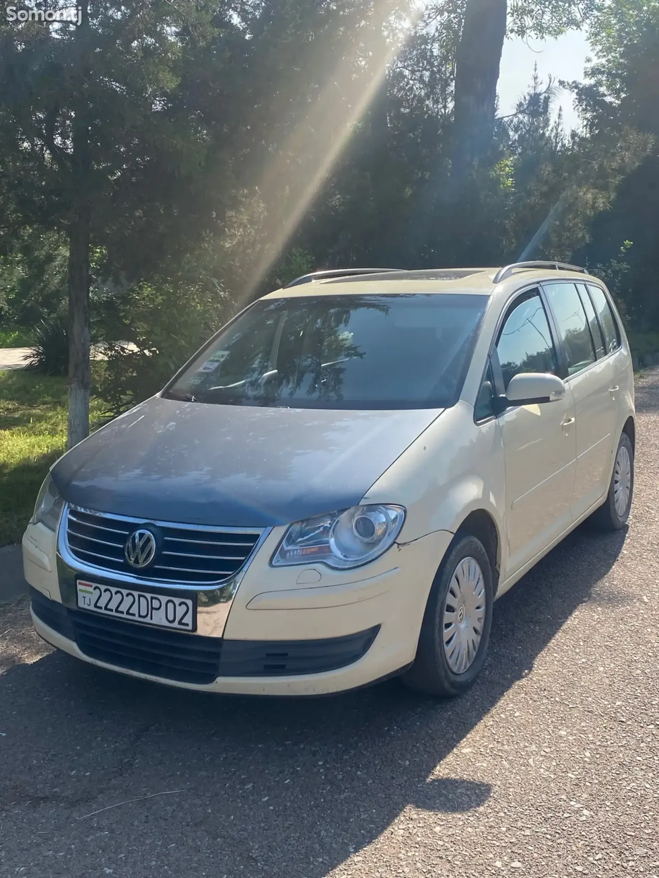 Volkswagen Touran 2010 · 1.9 AT