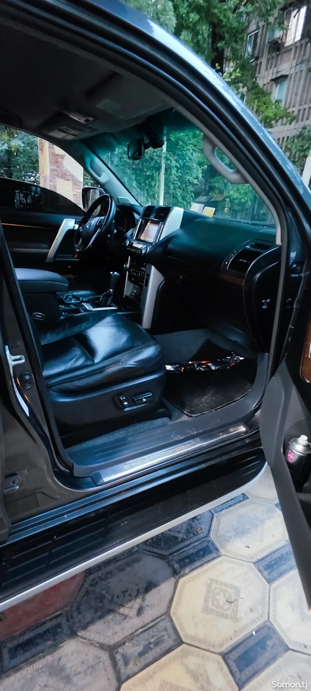 Toyota Land Cruiser Prado 2012 · 4.0 AT