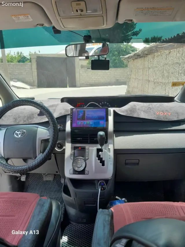 Toyota Voxy 2007 · 2.0 AT