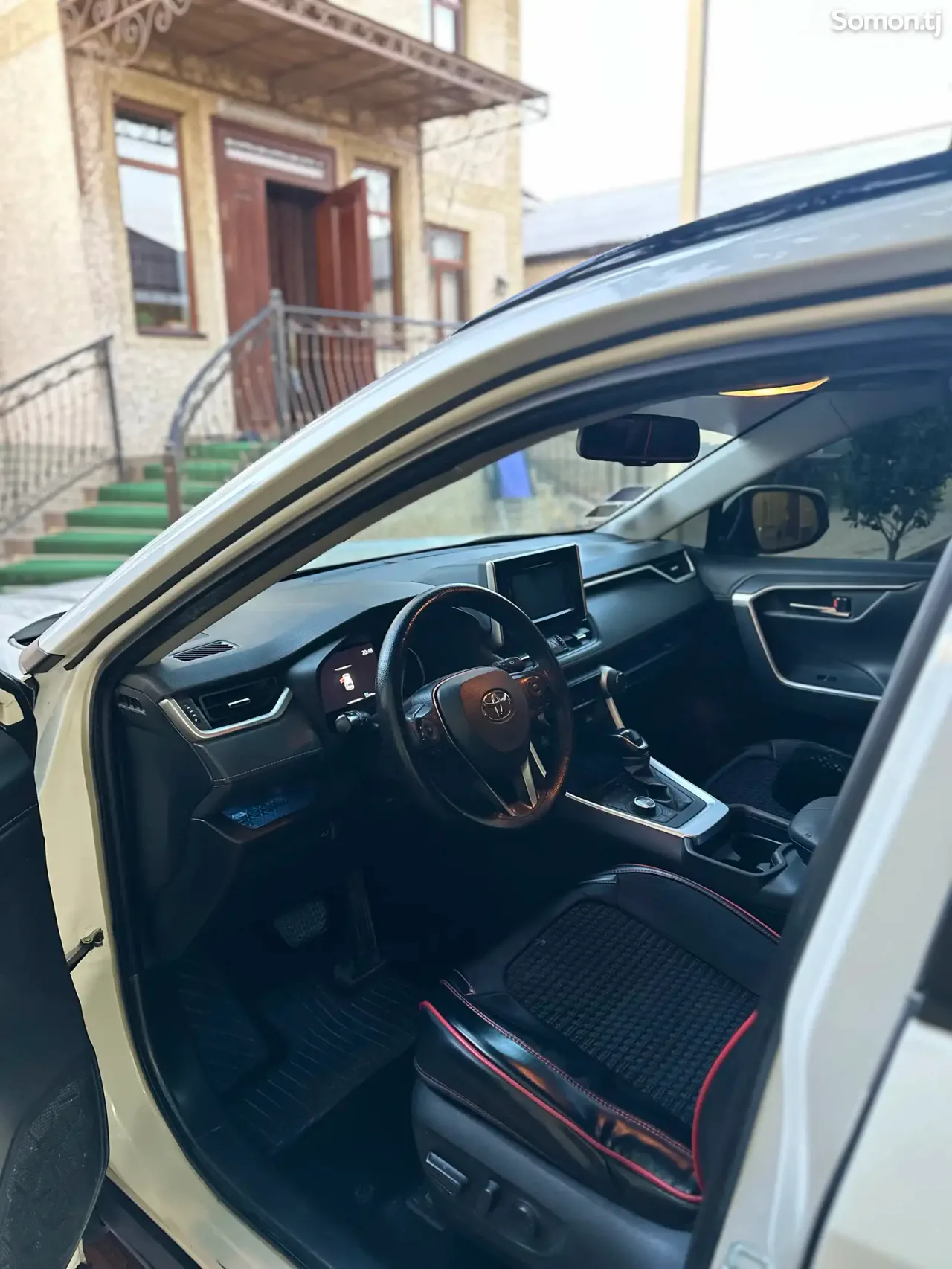Toyota RAV 4 2019 · 2.5 AT