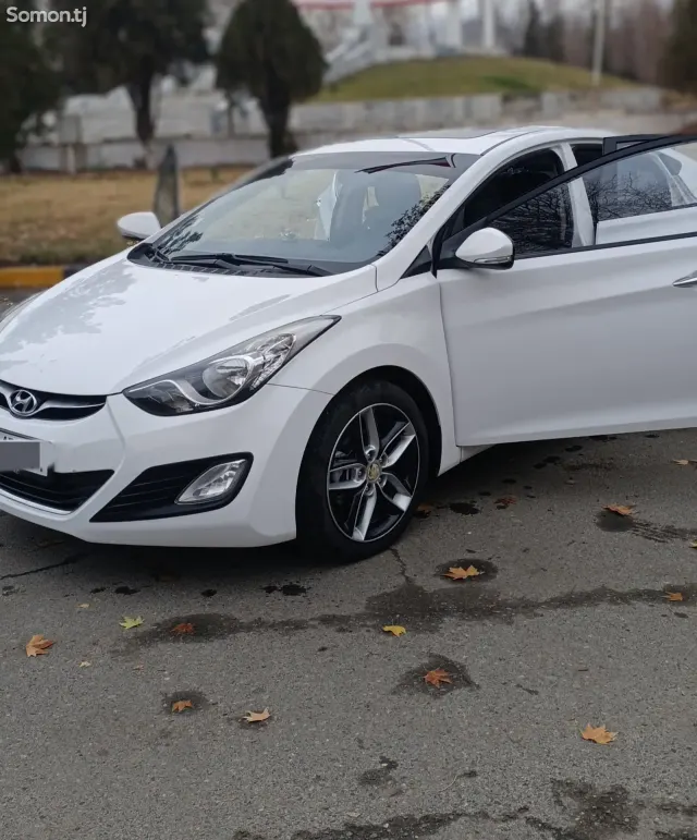 Hyundai Avante 2013 · 1.6 AT