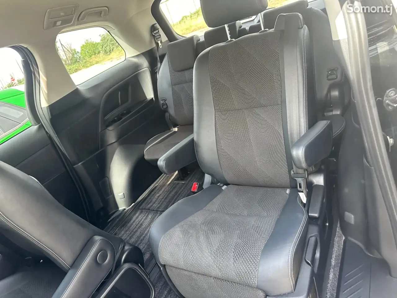 Toyota Estima 2014 · 2.4 AT