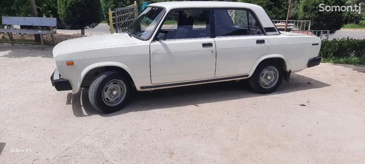 Lada (ВАЗ) 2105 1983 · 1.3 MT