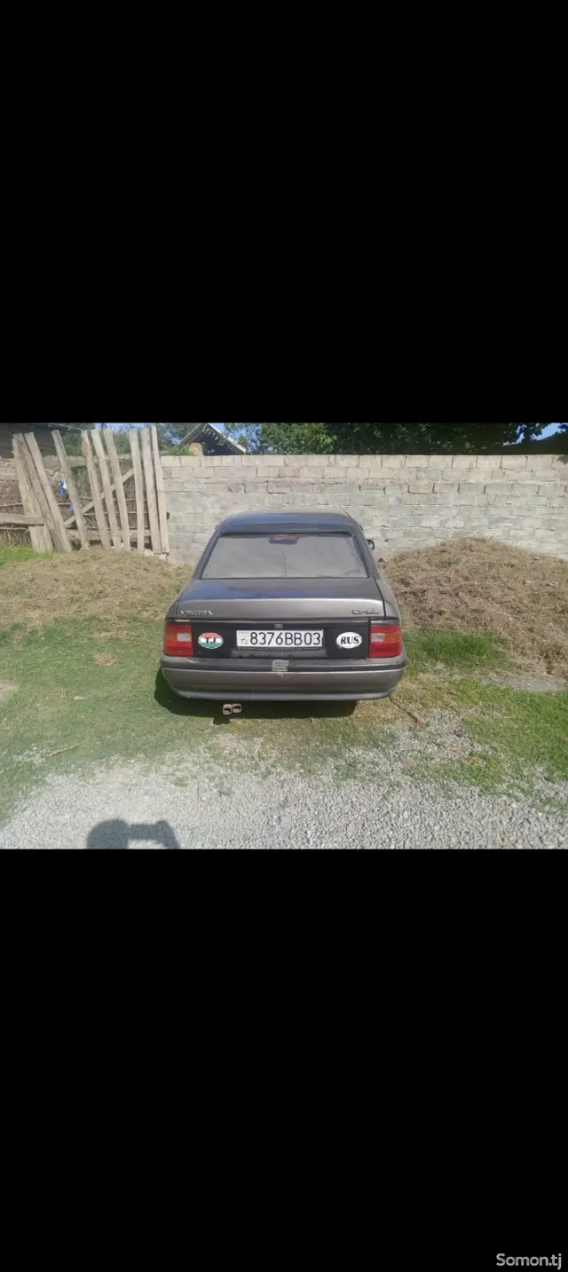 Opel Vectra A 1990 · 1.6 MT