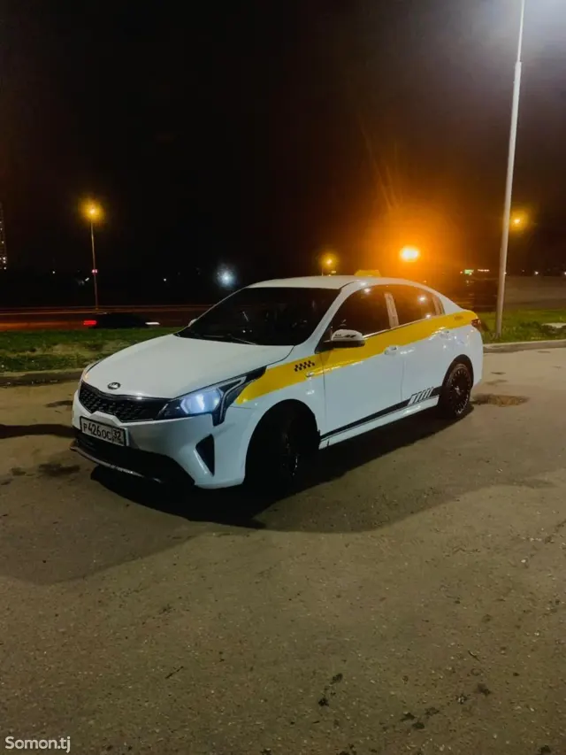 Kia Rio 2021 · AT