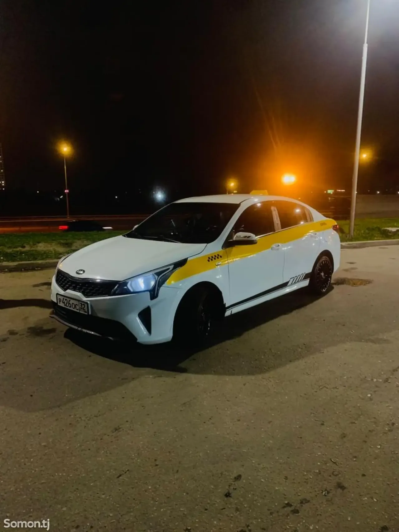 Kia Rio 2021 · AT
