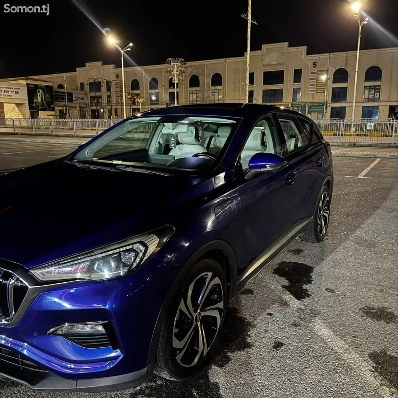 Hongqi E-HS3 2019 · AT