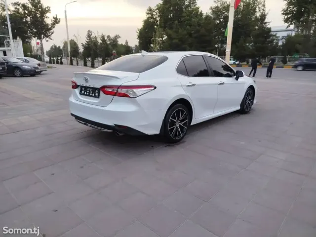 Toyota Camry 2022 · 2.5 AT