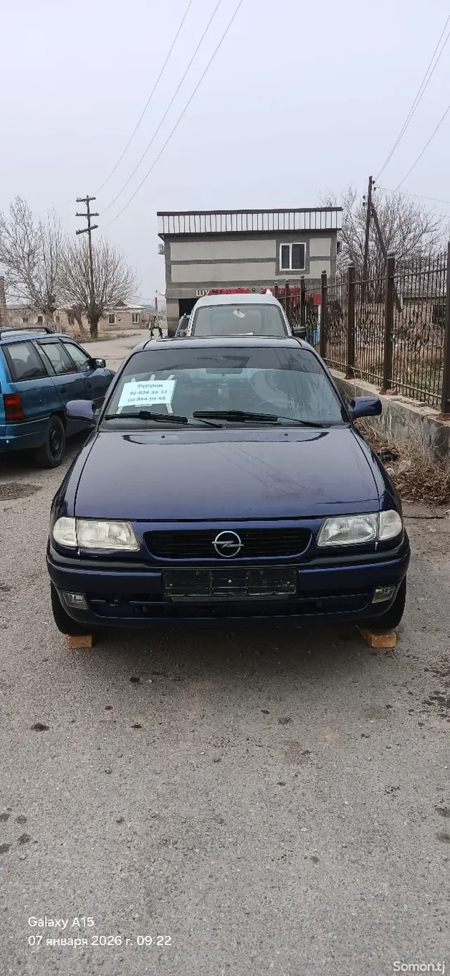 Opel Astra F 1998 · 1.6 MT