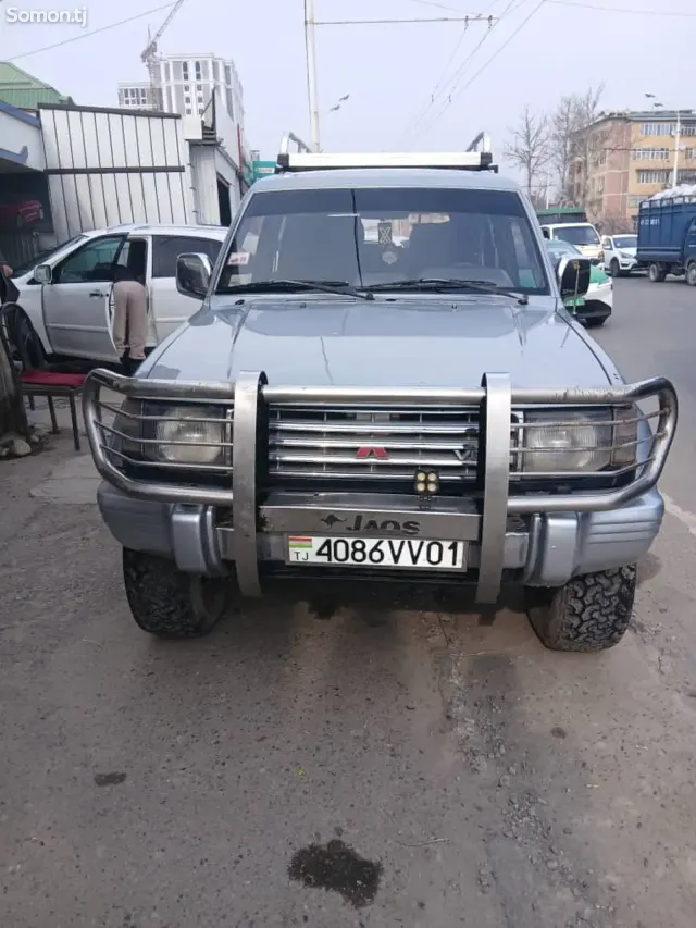 Mitsubishi Pajero 1993 · 3.0 AT