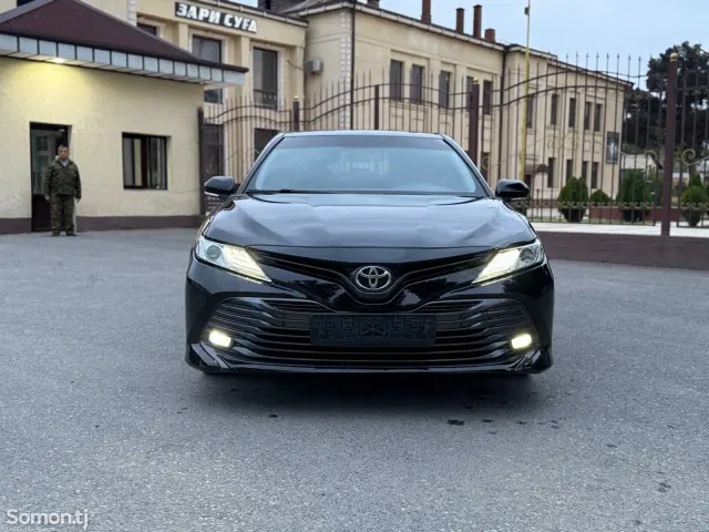 Toyota Camry 2020 · 2.0 AT