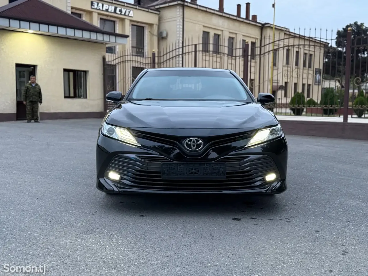 Toyota Camry 2020 · 2.0 AT