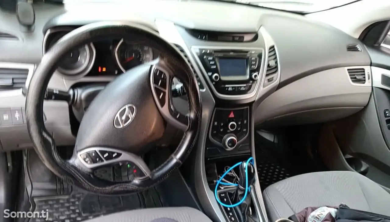 Hyundai Elantra 2016 · 1.6 AT