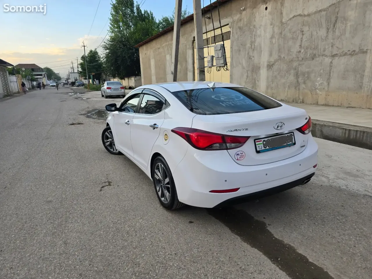 Hyundai Avante 2014 · 1.6 AT