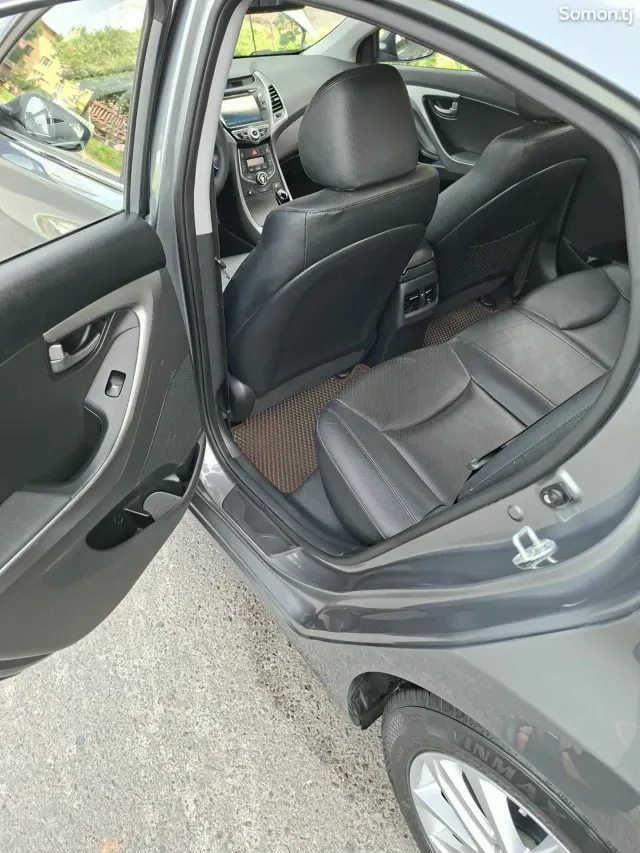 Hyundai Avante 2015 · 1.6 AT