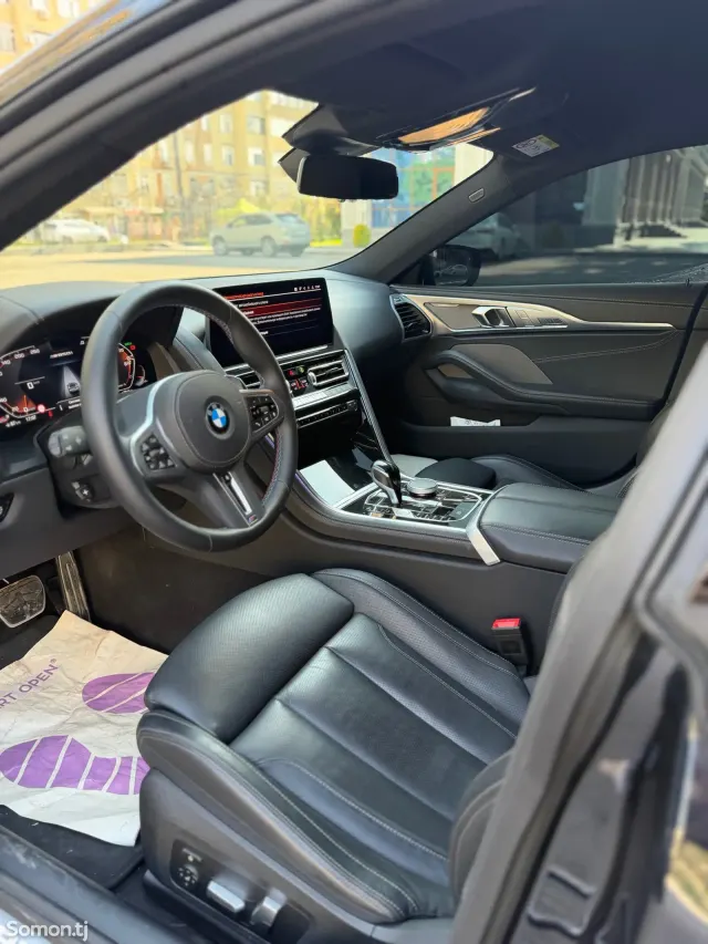BMW M8 2025 · 4.4 AT