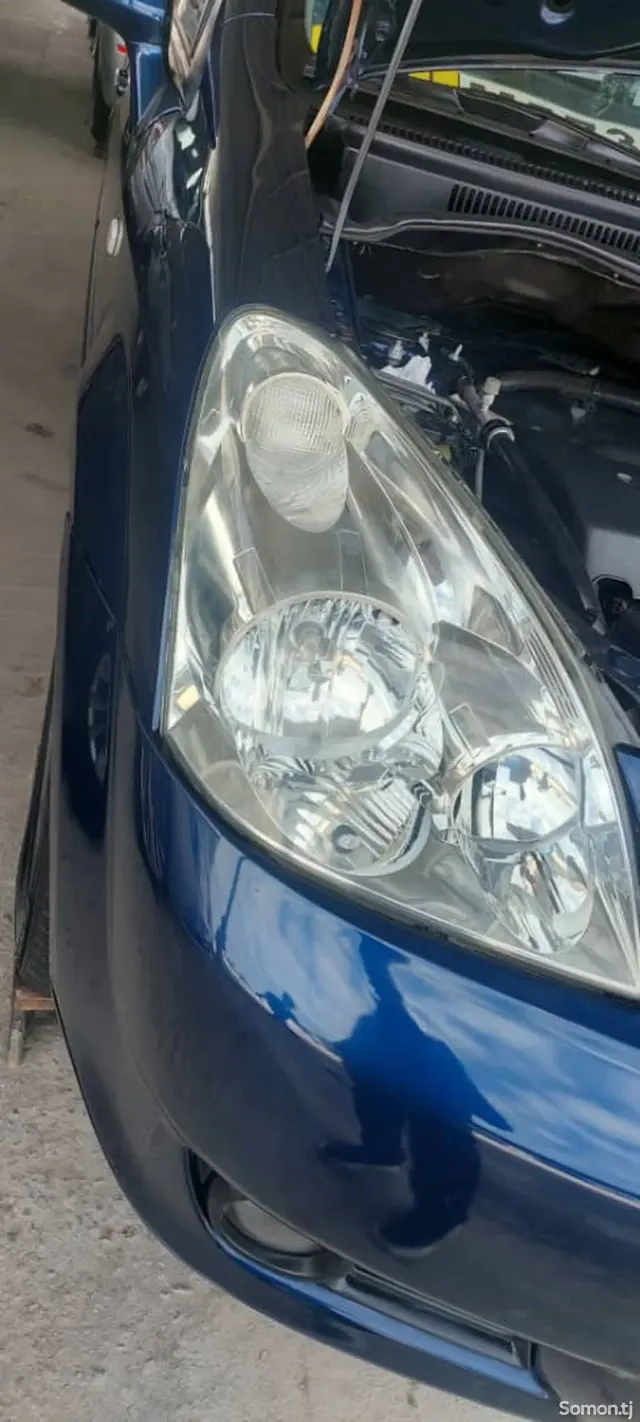 Toyota Corolla Verso 2006 · 1.8 MT