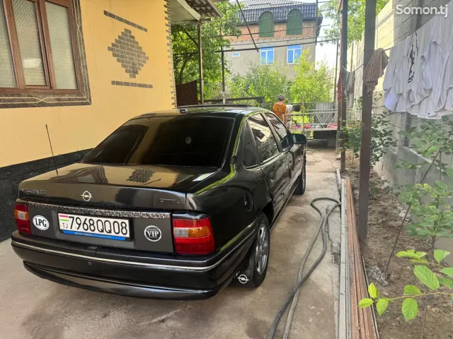 Opel Vectra A 1993 · 1.6 MT