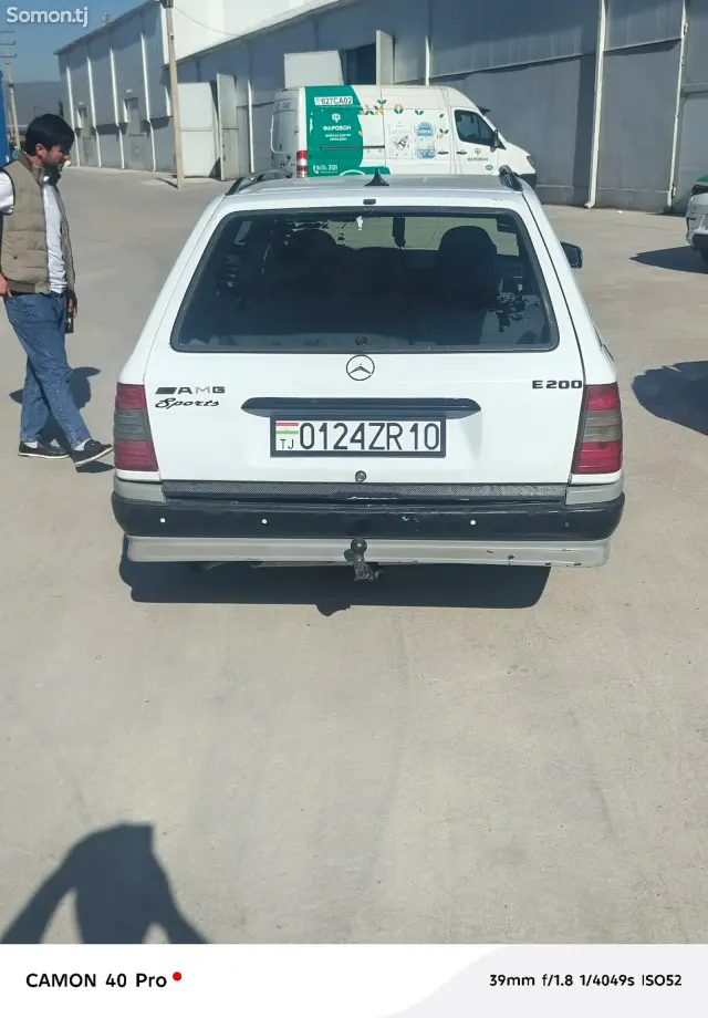 Mercedes-Benz W124 1990 · 2.0 MT