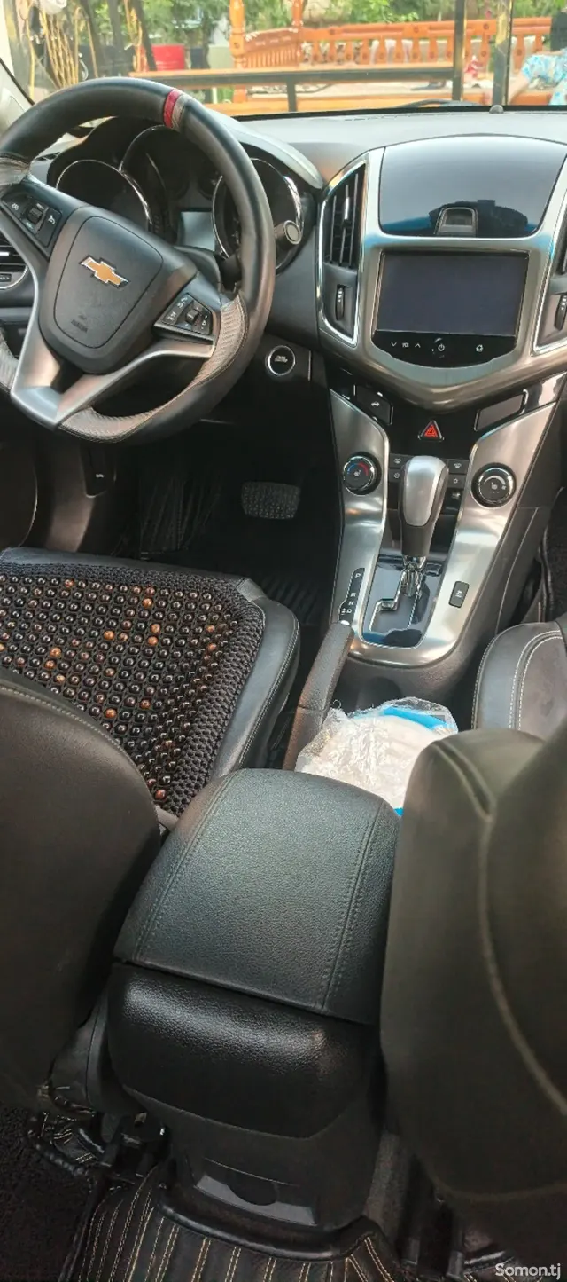 Chevrolet Cruze 2015 · 1.4 AT